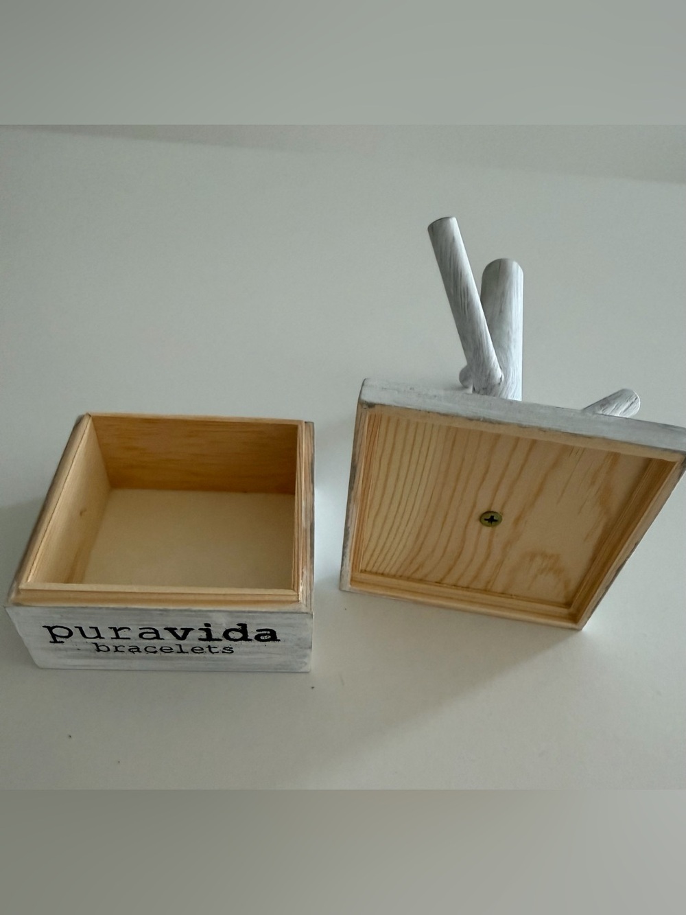 Pura Vida White Wood Bracelet Stand - Picture 2 of 3